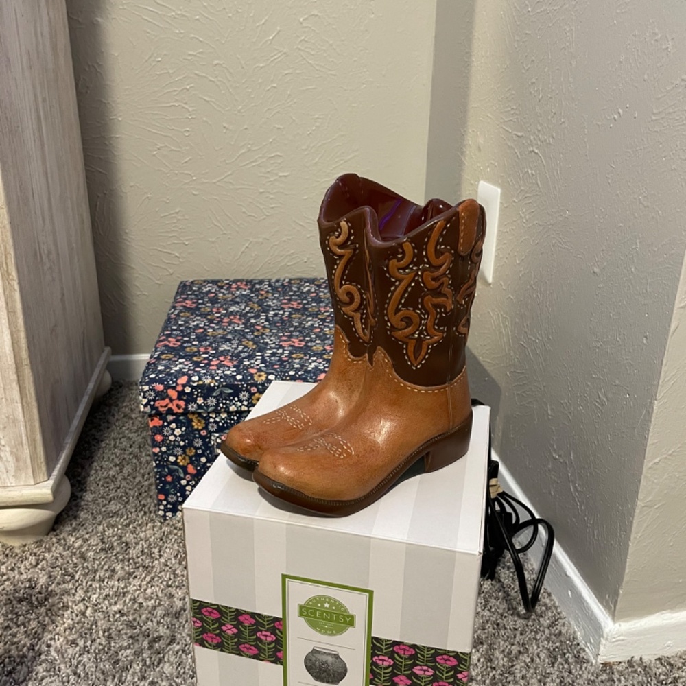 Scentsy - Picture 2 of 2